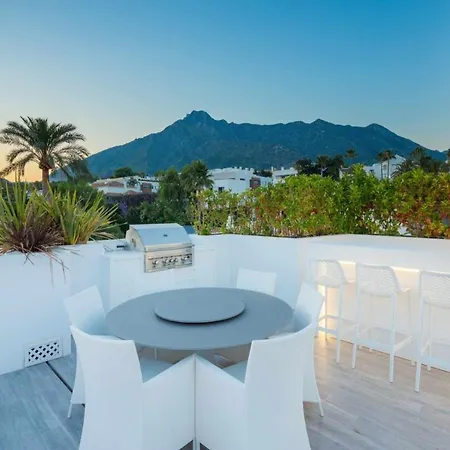 Impresionante De Lujo Moderna En Nagueles Villa