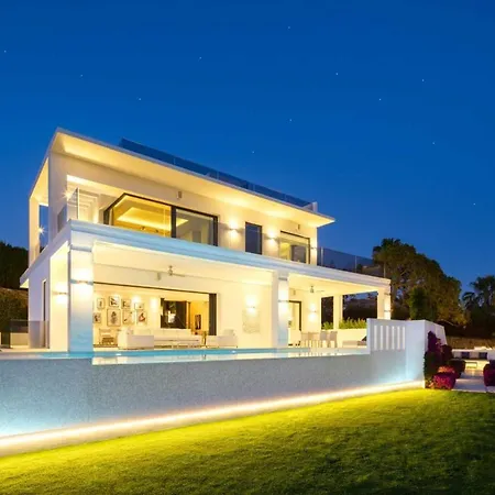 Villa Impresionante De Lujo Moderna En Nagueles